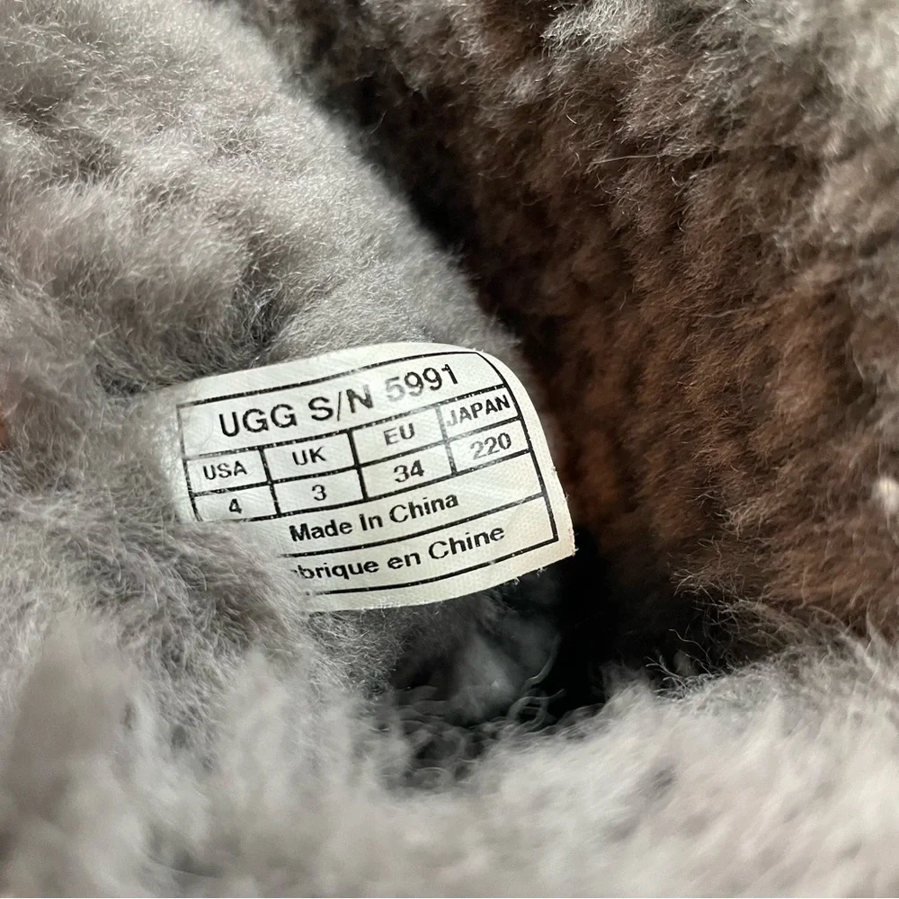 Grey Bailey Button Ugg - Picture 4 of 7